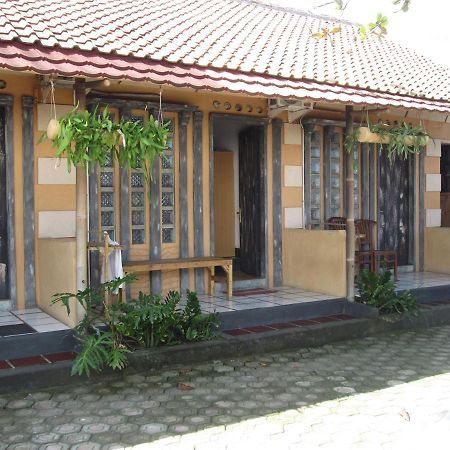 Gypsi Guest House Pangandaran Bagian luar foto